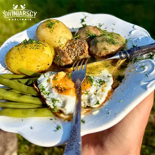 Roślinne klopsiki z koperkiem, ziemniakiem i jajkiem