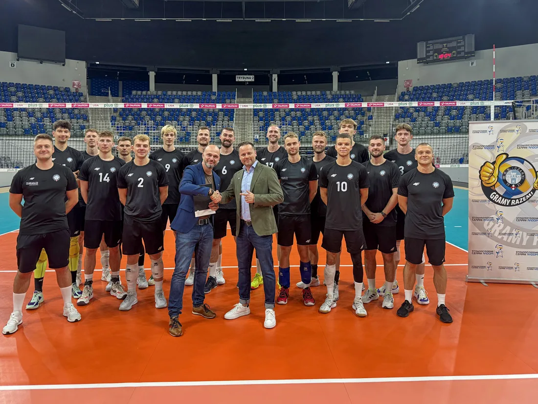 Prezes Jakub Świniarski z drużyną WKS Czarni Radom
