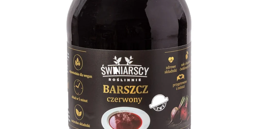 Słoik roślinnego barszczu czerwonego marki Świniarscy z etykietą i zakrętką