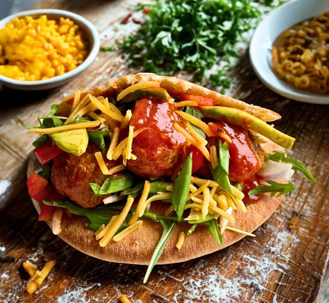 Pita z roślinnymi klopsikami meksykańskimi