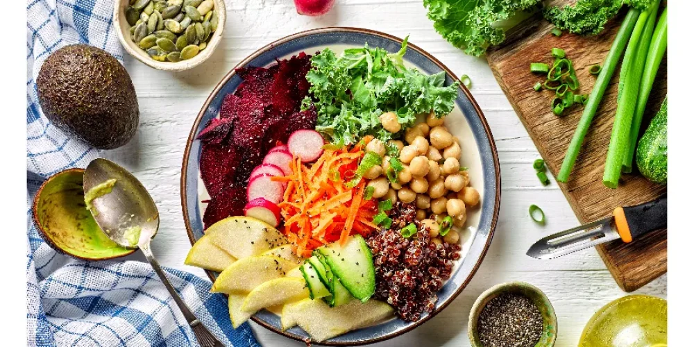 talerz-sniadaniowy-z-warzywami_900x600