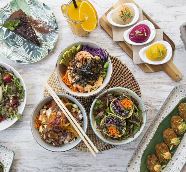 weganskie-zdrowe-jedzenie-z-gory